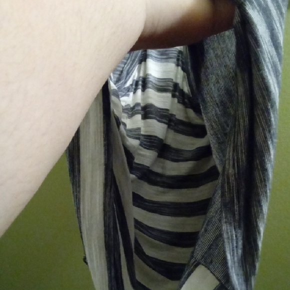 Athleta Gray and White Sleeveless Tank Top - Picture 5 of 5